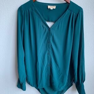 Lost April Green Open Back Button Front Top M